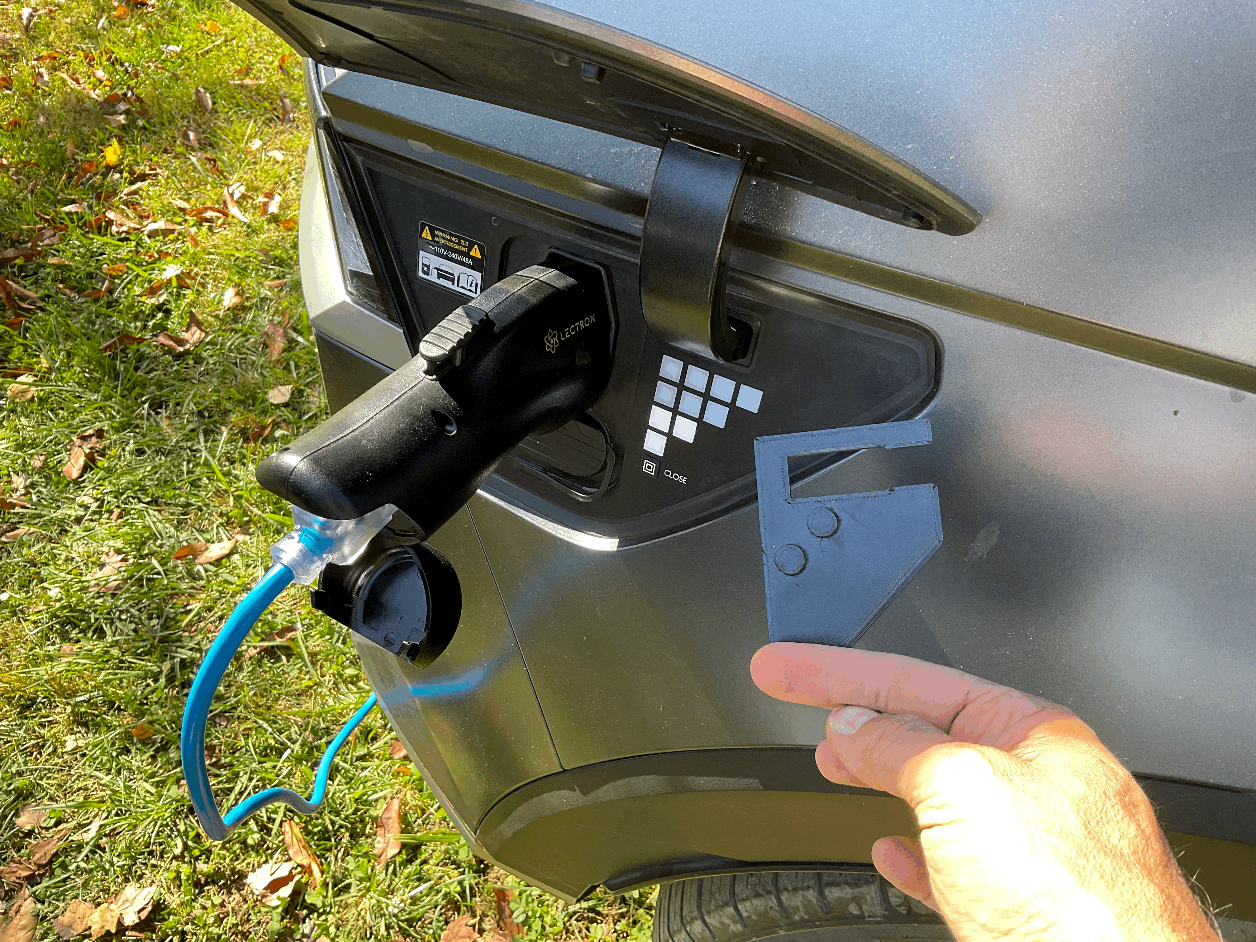 Tấm che đèn cổng sạc cho xe IONIQ 5 - Image 1