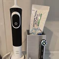 Giá đỡ bàn chải Oral B, kem đánh răng và bộ sạc - Thumbnail 1