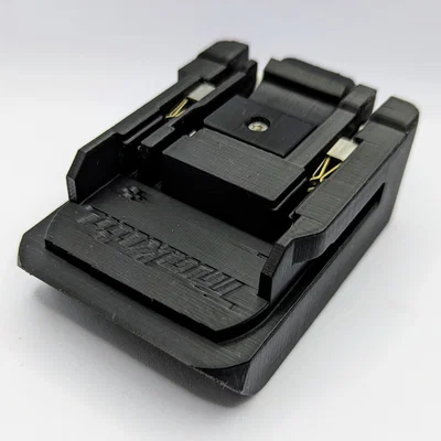 Adapter pin Dewalt sang dụng cụ Makita (Dewalt Battery to Makita Tools adaptor)