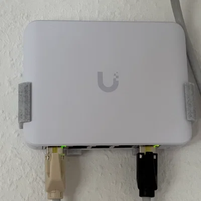 Giá treo tường Unifi Switch Flex Mini 2.5G tối ưu không gian