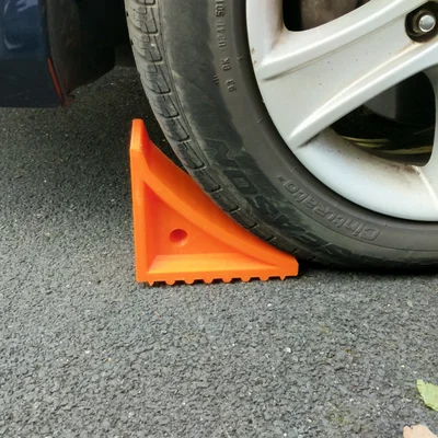 Cục chèn bánh xe (Wheel chock)
