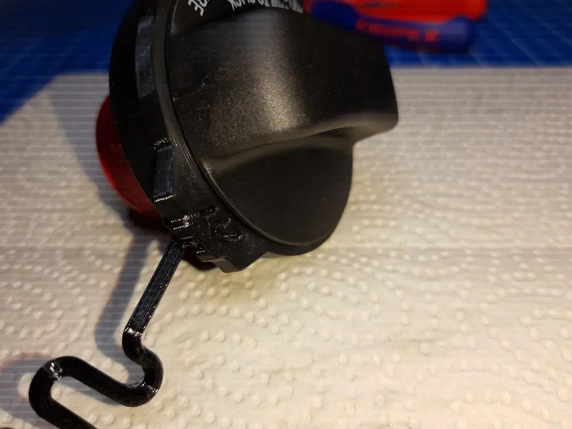 Dây giữ nắp bình xăng Volvo V70 III (Volvo V70 III Fuel Tank Cap Cable) - Image 3