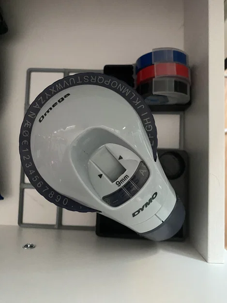 Giá đỡ Gridfinity cho Dymo Omega (V3) - Image 8