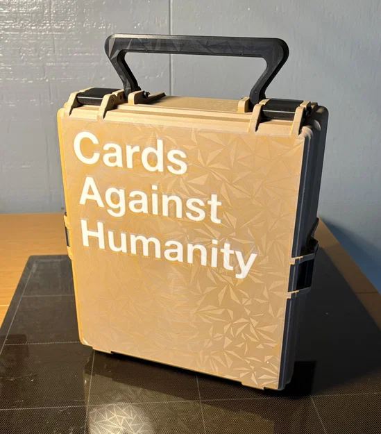Hộp đựng bài (logo Cards Against Humanity dập nổi trong file 3MF) - Image 1