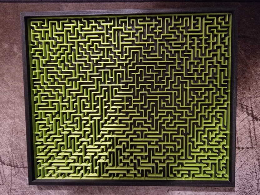 Mê cung 54x44 ô vuông, bắt đầu từ trung tâm - Image 1