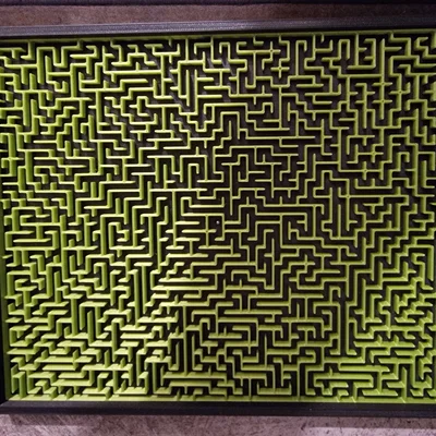 Mê cung 54x44 ô vuông, bắt đầu từ trung tâm