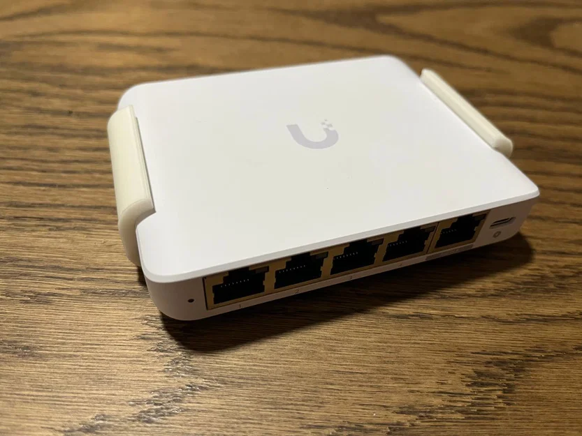 Giá treo tường Ubiquiti Unifi USW-Flex-Mini 2.5G 5 (Wall Mount) - Image 4