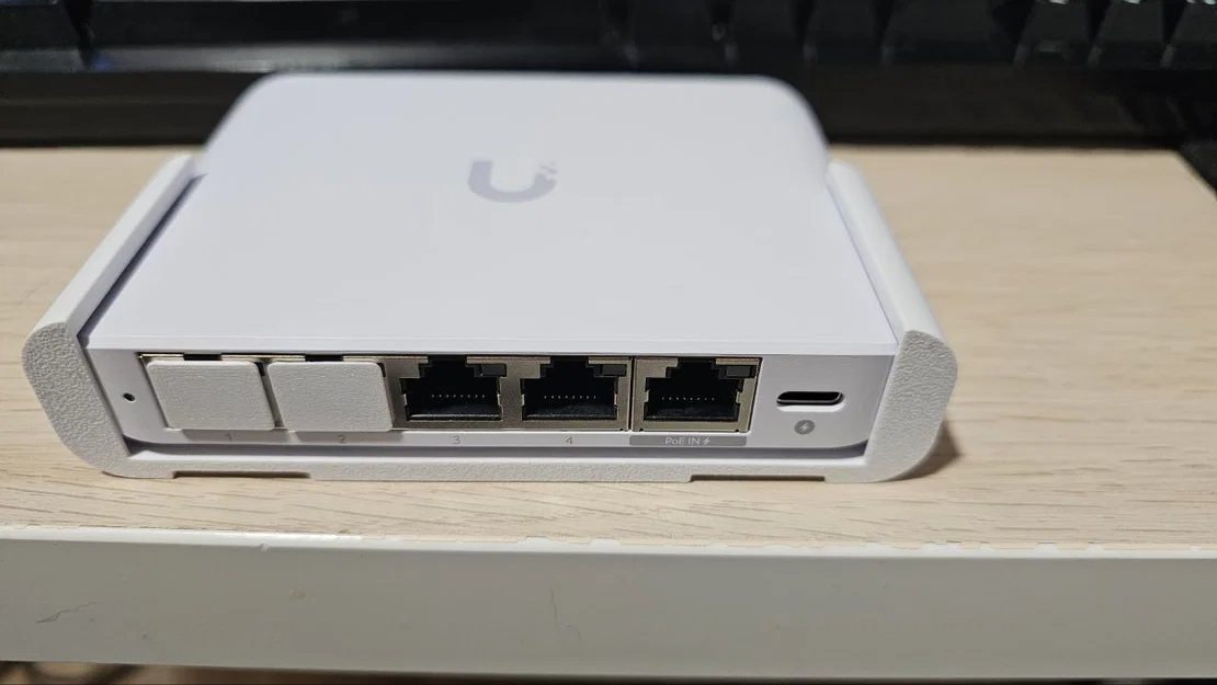 Giá treo tường Ubiquiti Unifi USW-Flex-Mini 2.5G 5 (Wall Mount) - Image 7