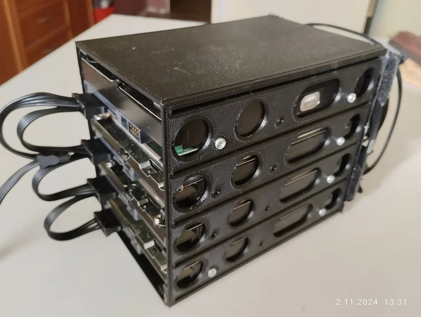 Khung gắn 4 ổ cứng HDD 3.5 inch (HDD cage) cho PC tự làm - Image 1