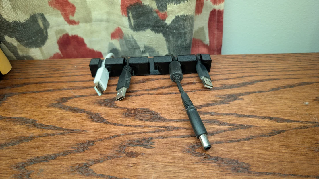 Khay Sắp Xếp Dây Cáp Để Bàn Chắc Chắn - Image 1