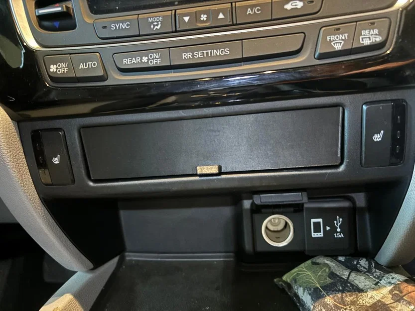 Khay ngăn kéo hộc taplo, vừa Honda Ridgeline (Cubby Tray Drawer) - Image 1