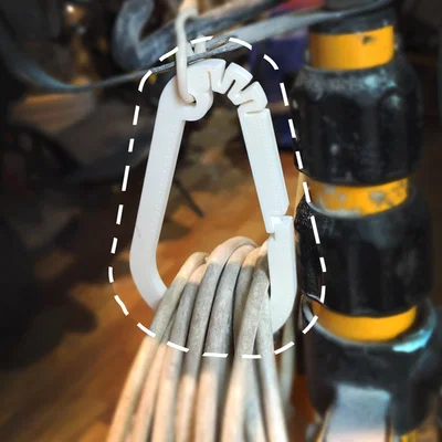 Carabiner – Móc giữ dây cáp cho đèn xách tay