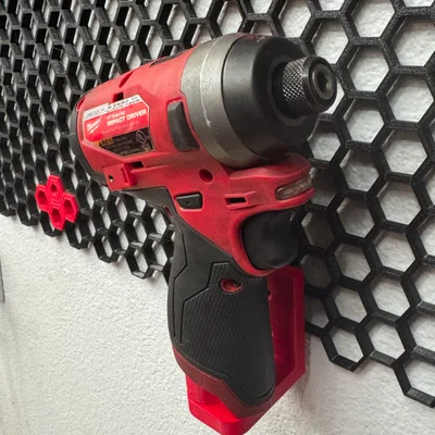 Giá treo máy Milwaukee M12 cho Honeycomb Storage Wall (HSW)