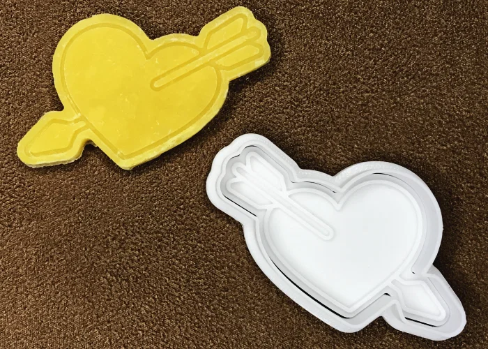 Khuôn cắt bánh quy hình trái tim mũi tên cho ngày Valentine - Image 1