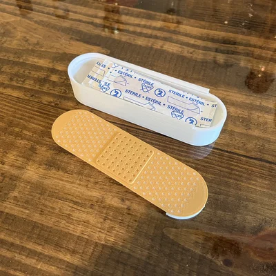 Hộp đựng băng cá nhân hình Band-aid với nắp trượt