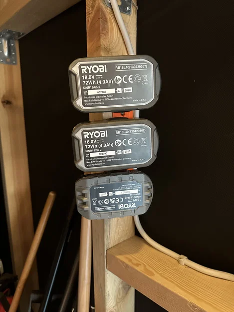 Giá treo tường Ryobi 18V - Bộ giữ 3 pin - Image 3