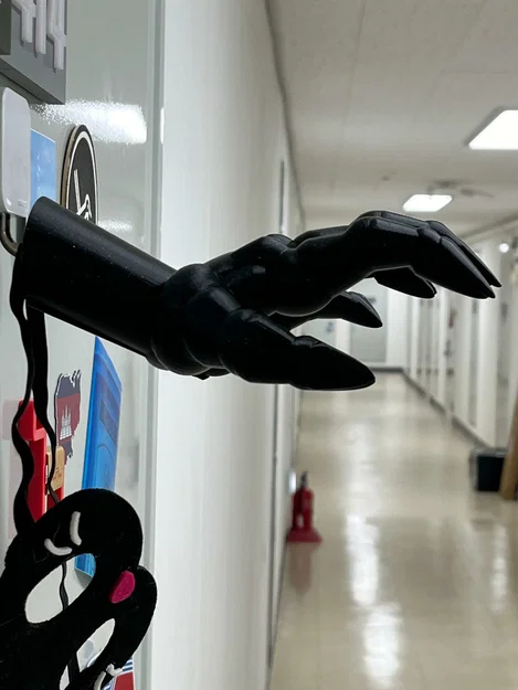 Bàn Tay Ma Quái (treo tường) – Spooky Hand (wall mounted) - Image 9