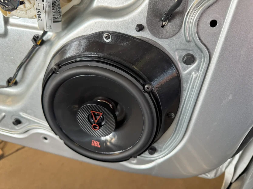 Ngàm gắn loa 6.5 inch cho cửa xe Ford Focus Mk2 - Image 1
