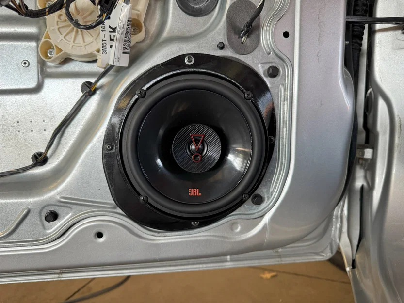 Ngàm gắn loa 6.5 inch cho cửa xe Ford Focus Mk2 - Image 3
