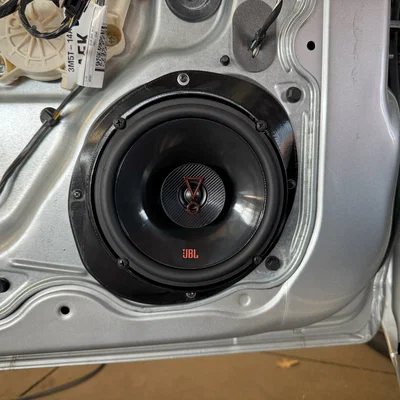 Ngàm gắn loa 6.5 inch cho cửa xe Ford Focus Mk2