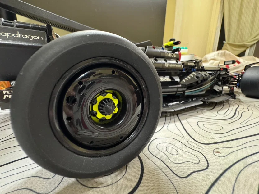 Ốp che mâm xe đua LEGO F1 Mercedes W14 - Nâng tầm mô hình của bạn - Image 1