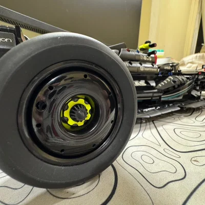 Ốp che mâm xe đua LEGO F1 Mercedes W14 - Nâng tầm mô hình của bạn