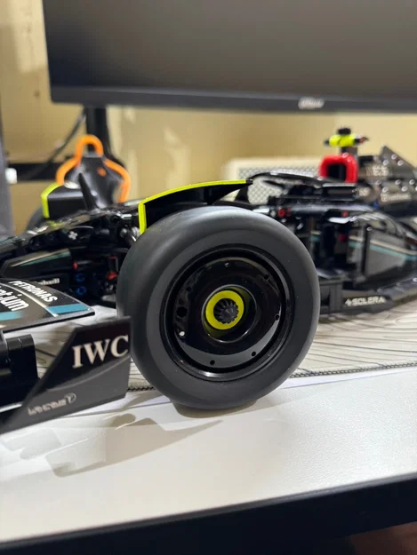 Ốp che mâm xe đua LEGO F1 Mercedes W14 - Nâng tầm mô hình của bạn - Image 2