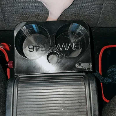 Khay để ly sau BMW E46 + chỗ gắn ổ USB