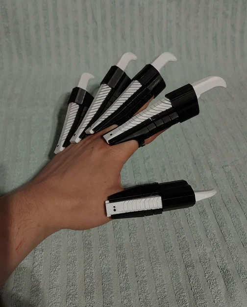 Móng vuốt thò ra/thu vào (Extending claws) - Image 1