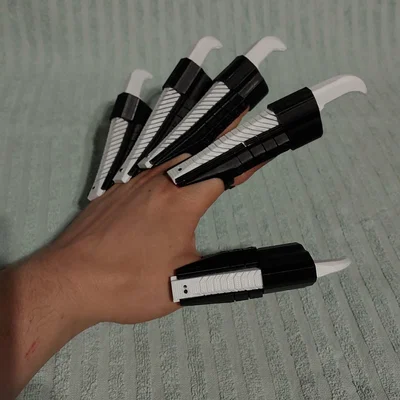 Móng vuốt thò ra/thu vào (Extending claws)