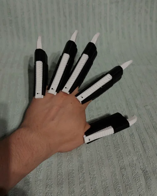 Móng vuốt thò ra/thu vào (Extending claws) - Image 2