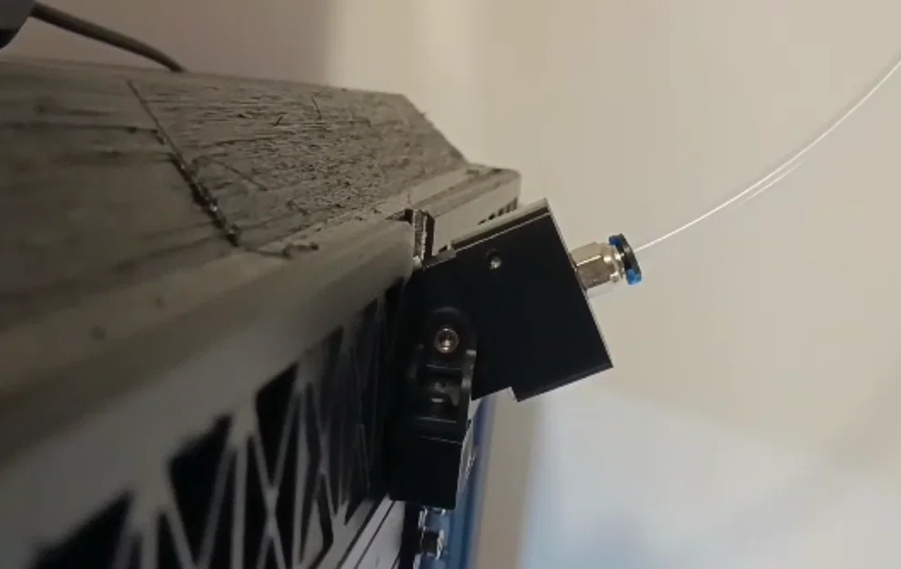 Đầu nối khí nén runout sensor Sovol SV08 cho ống PTFE + bracket gắn trên - Image 1