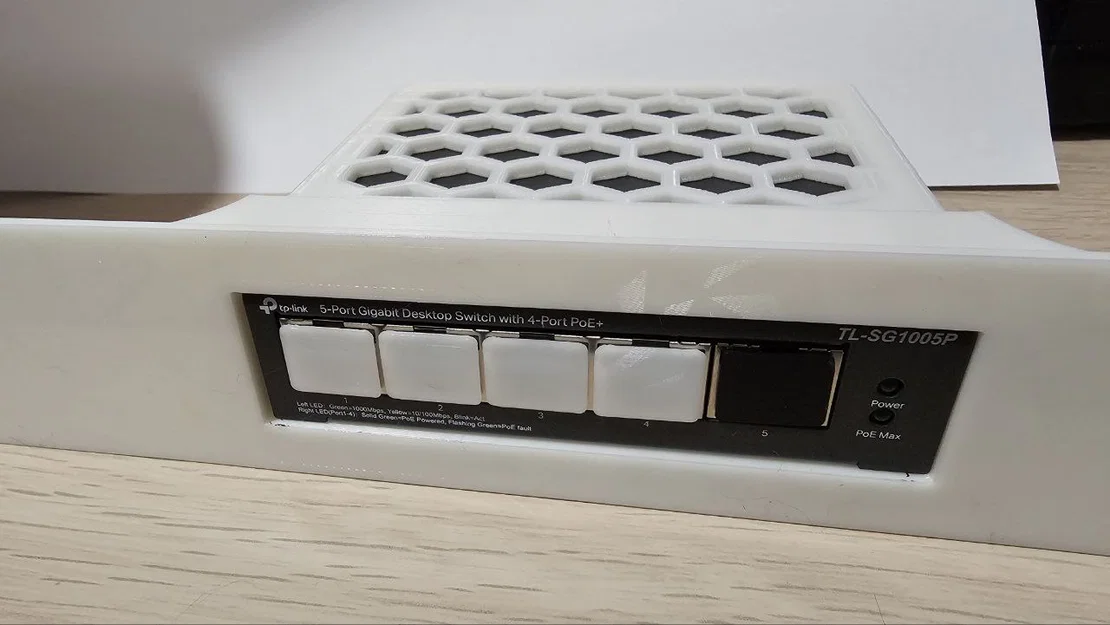 TP-Link SG1005P | SG105 - Ngàm gắn rack 10-inch - Image 3