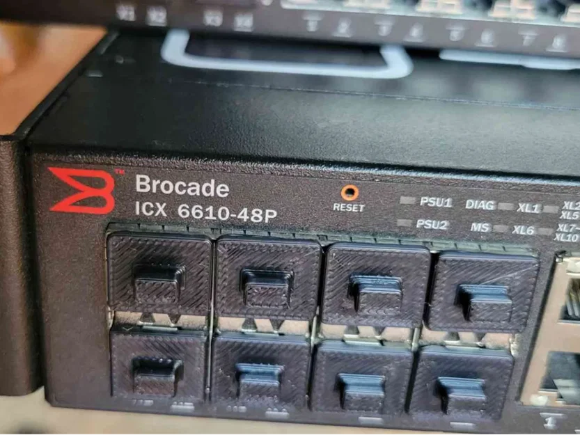 Nắp đậy bụi cho cổng SFP (SFP Dust Covers) - Image 1