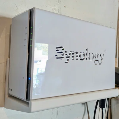 Kệ treo tường siêu chắc cho NAS SYNOLOGY DS223J (có thông gió)