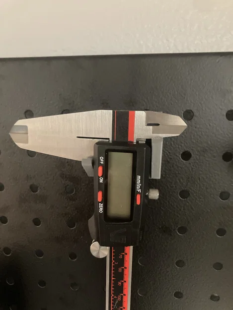 Giá treo thước kẹp (Caliper Holder) cho bảng Pegboard in 3D - Image 1