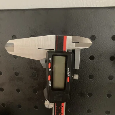 Giá treo thước kẹp (Caliper Holder) cho bảng Pegboard in 3D