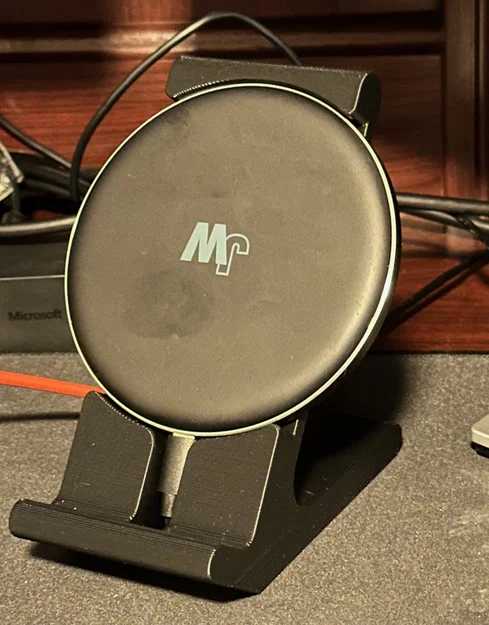 Giá đỡ điện thoại có khe gắn sạc không dây (Phone Stand with Wireless Charger Slot) - Image 1