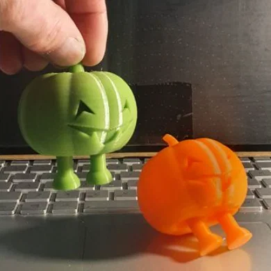 Bí ngô Halloween với chân print-in-place (nhấc lên là chân thả xuống)