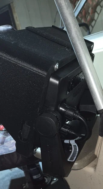 Mái che chống chói cho thiết bị định vị cá Lowrance Eagle 9 - Image 3