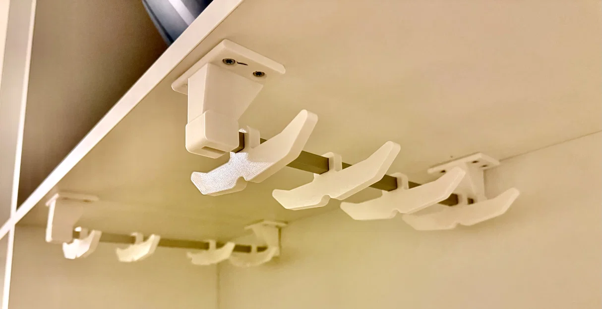 Giá treo quần áo dưới kệ dạng parametric - Image 1