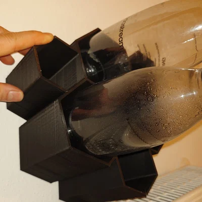 Giá treo tường Sodastream và chai sirup (Thiết kế tổ ong thông minh)