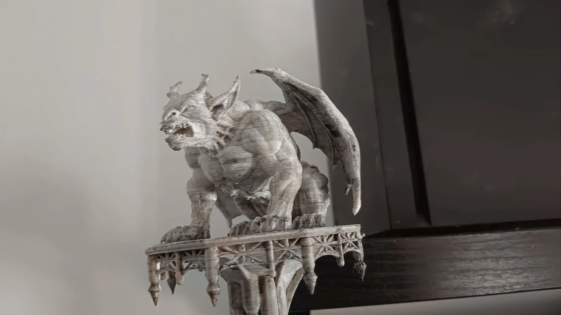 Mô hình Gargoyle đang ngồi gầm thét - Image 1
