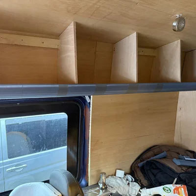Chi tiết bo góc tủ trần cho Camper (dạng tròn)