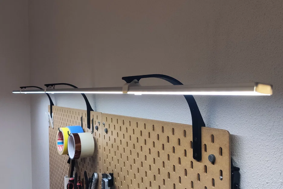 Giá đỡ thanh đèn LED cho bảng SKADIS của Ikea - Image 1