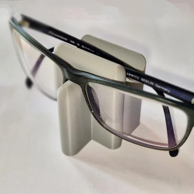 Giá đỡ kính mắt 3D thiết kế tối giản, gọn gàng cho bàn làm việc