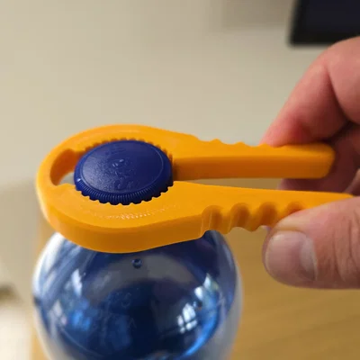 Dụng cụ mở chai PET - Hỗ trợ cho người bị Gút và Thấp khớp V2