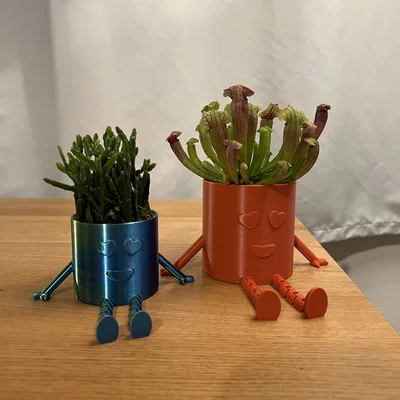 Articulated Planter Buddy - Chậu cây trái tim đáng yêu