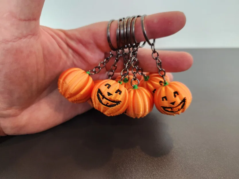 Móc khóa bí ngô Halloween xinh xắn - In 3D dễ dàng - Image 1
