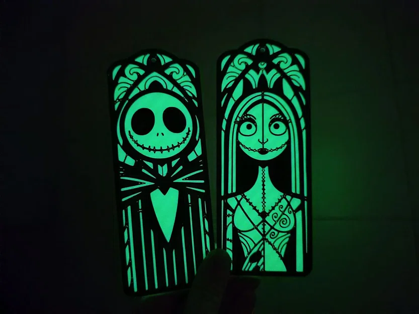 Fan Art Jack & Sally phát sáng trong bóng tối – 2D phong cách stained glass - Image 1
